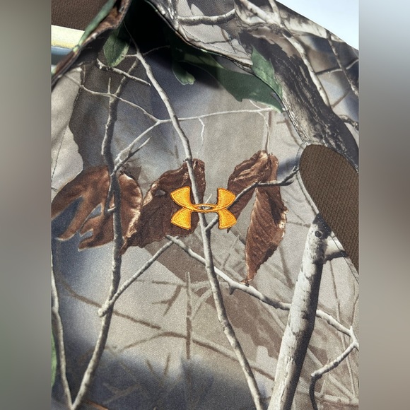 Medium Under Armour Camo Hunting Shirt, Small but Fits Like Loose Medium - Picture 6 of 11